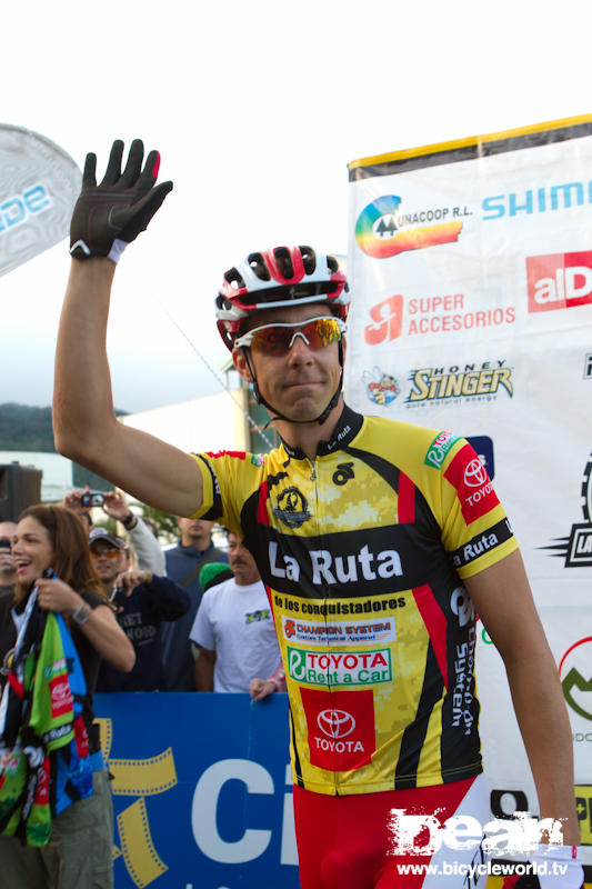 Todd Wells puts on the leaders jersey before the start of La Ruta stage 3