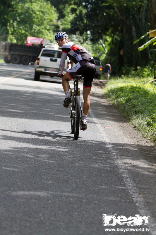 la ruta finisher checks on his competiton