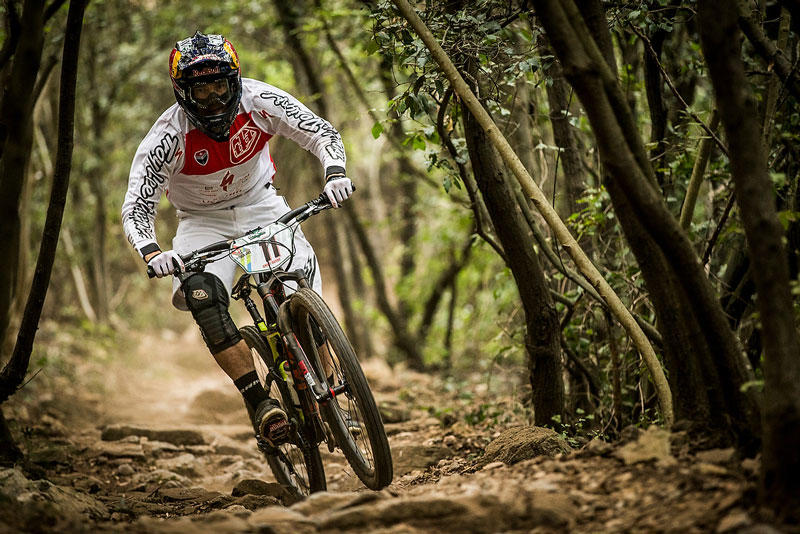 curtis keene putting suspension through its paces at the enduro world series