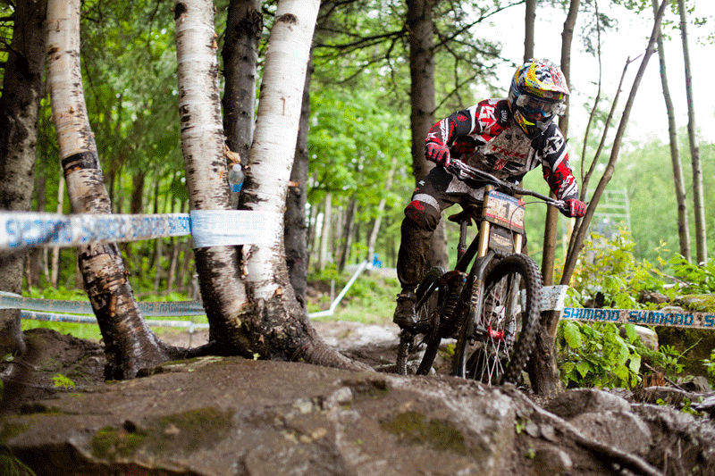 Aaron Gwin tears down the muddy course at mont saint anne duriing qualifying