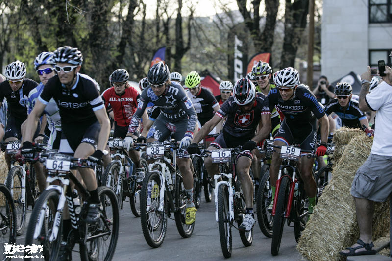 Elbows at the start of the whiskey 50 mtb race