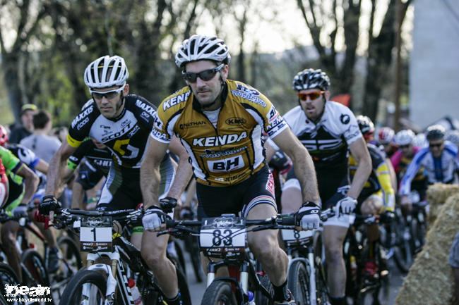 kabush and plaxton at the start of the crit